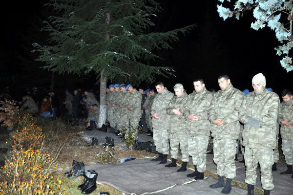 Düşmana korku salan görüntü! 180 komando böyle gitti - Resim: 3