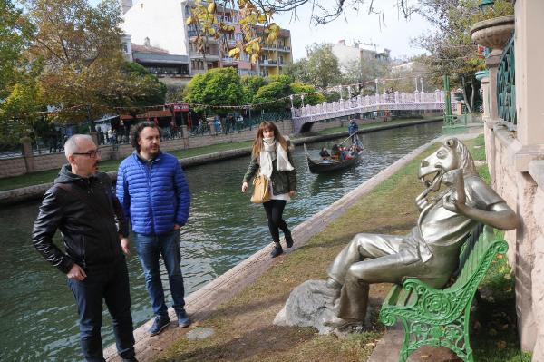 Tartışma yaratan eşek heykeline şok saldırı! - Resim: 3
