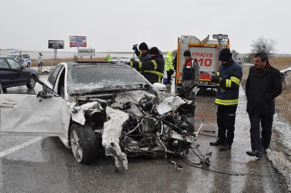 Kafa kafaya çarpıştılar! Feci kazada 2 ölü - Resim: 4