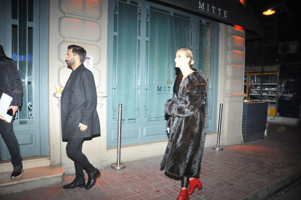 Soğuk havaya aldırmadı açılıp saçıldı! - Resim: 1