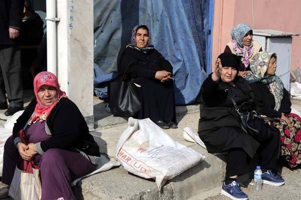 Fıstıkçı Beşir Antep'i yaktı! 2 gündür kapısında yatıyorlar - Resim: 2