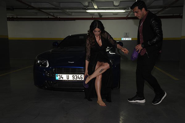 Aşkın Nur Yengi'den gecelikle ve çıplak ayakla estetik yanıtı - Resim: 2