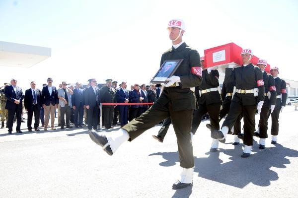 Şehit uzman çavuşu arkadaşları böyle uğurladı - Resim: 2