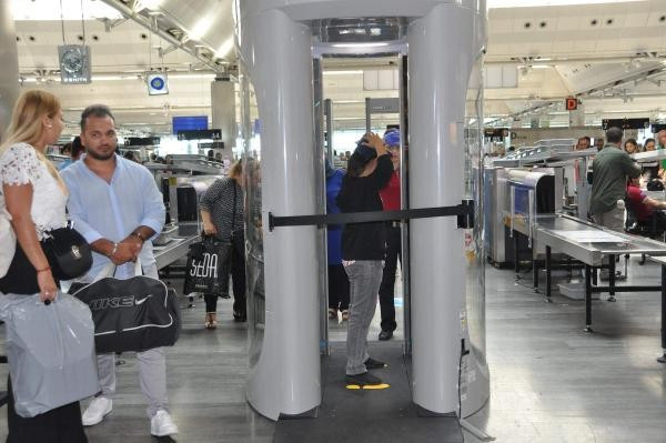 Havaalanına vücut tarayıcı geldi! İçinizi gösterecek mi? - Resim: 2