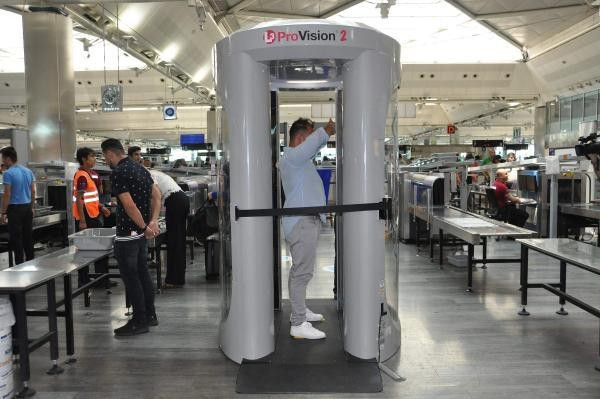 Havaalanına vücut tarayıcı geldi! İçinizi gösterecek mi? - Resim: 3