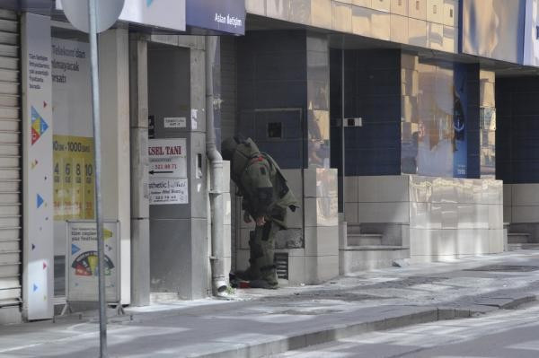 Gören telefona sarıldı saniyeler sonra patladı - Resim: 1