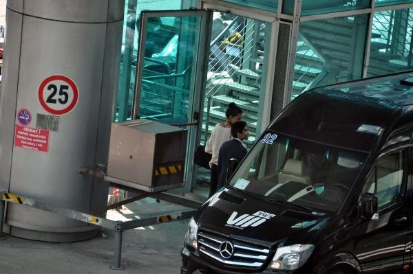 Adriana Lima sevgilisi Metin Hara'yı kaçırdı  - Resim: 3