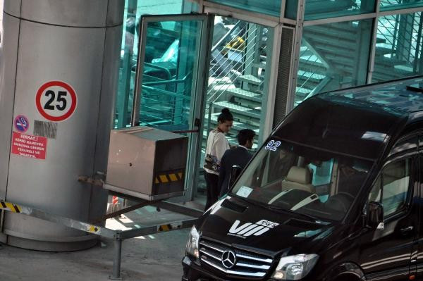 Adriana Lima sevgilisi Metin Hara'yı kaçırdı  - Resim: 4