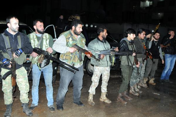 Sınırda son durum! Ellerinde Türk bayrağı ve tekbirlerle geldiler - Resim: 2