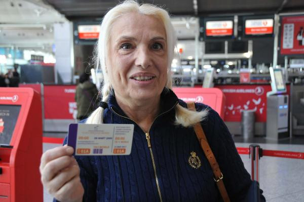 Emekli maaşlarıyla 50 ülke gezdiler! - Resim: 1