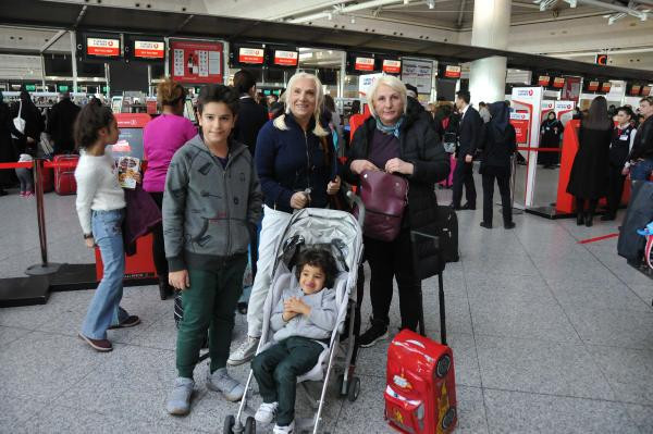 Emekli maaşlarıyla 50 ülke gezdiler! - Resim: 2