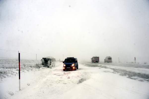 Yolun kenarında beklerken otobüsün altında kaldı! - Resim: 2