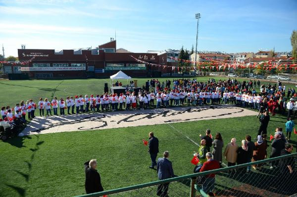 132 kadın 2 milyon 852 bin 496 ilmekle Atatürk imzası yaptı - Resim: 2