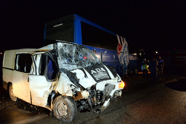 Erbaaspor takım otobüsü kaza yaptı: 1 ölü, 3 yaralı - Resim: 3