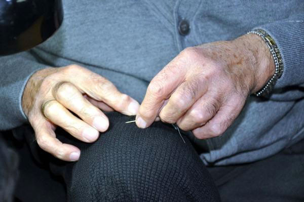 Cumhurbaşkanların kıyafetlerini onaran adam Erdoğan'a da yapmış - Resim: 2