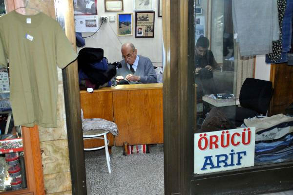 Cumhurbaşkanların kıyafetlerini onaran adam Erdoğan'a da yapmış - Resim: 3