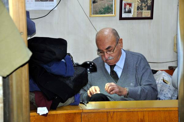 Cumhurbaşkanların kıyafetlerini onaran adam Erdoğan'a da yapmış - Resim: 4