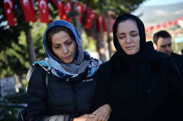 Altuğ Verdi'nin ailesi ve yakınları Mersin'deki mezarını ziyaret etti! - Resim: 1