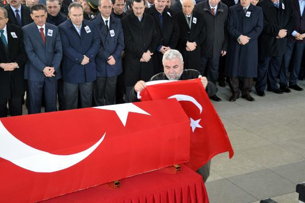 Evlatları arkalarından bakakaldı! Birinin eşi 6 aylık hamile - Resim: 2