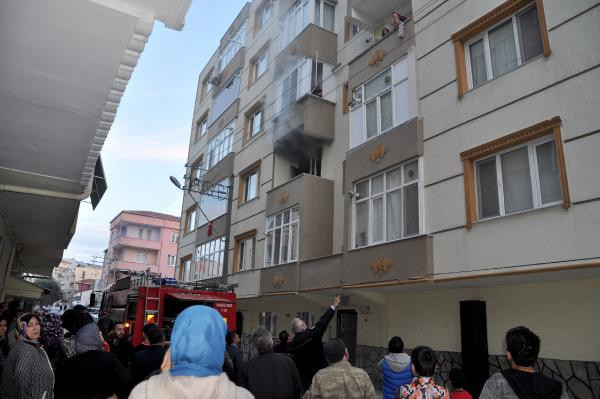 Kirayı isteyen ev sahibine kızdı daireyi ateşe verdi - Resim: 4