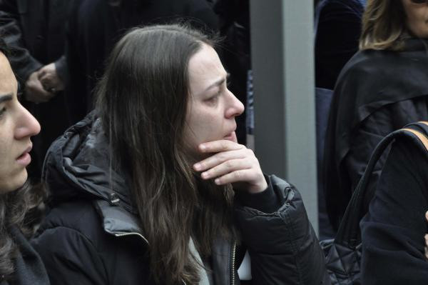 Uçak kazasında ölen Ayşe And ve Aslı İzmirli'nin cenaze töreni - Resim: 3