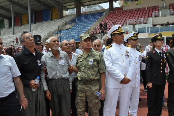 Şehit babasını böyle uğurladı! Yürek yakan görüntüler - Resim: 2