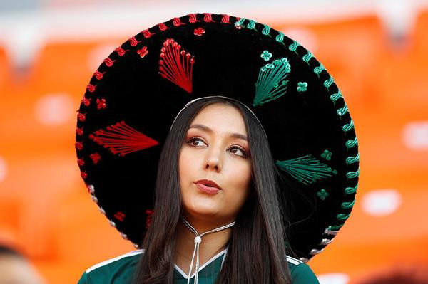 Tribünde olay oldular! Meksikalı o güzel... - Resim: 1