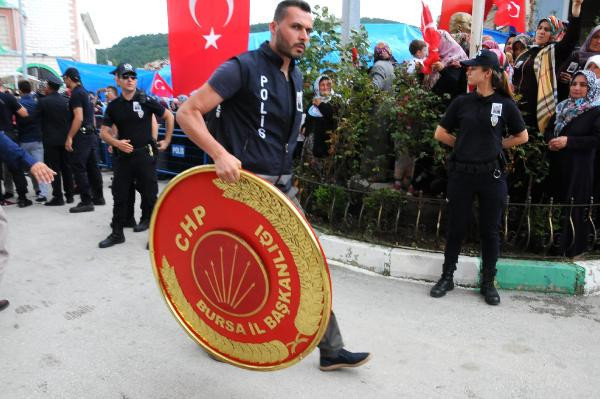 Soylu'nun talimatı ilk kez uygulandı! Şehit cenazesinde CHP İl Başkanı... - Resim: 1