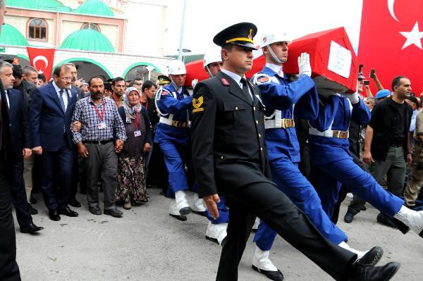 Soylu'nun talimatı ilk kez uygulandı! Şehit cenazesinde CHP İl Başkanı... - Resim: 2