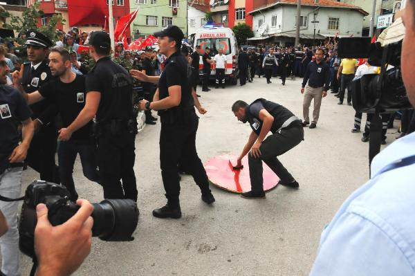 Soylu'nun talimatı ilk kez uygulandı! Şehit cenazesinde CHP İl Başkanı... - Resim: 3