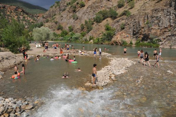 Burası ne Akdeniz ne Ege! Avrupa ve Türkiye'den turist akıyor - Resim: 4