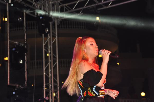 Ece Seçkin müjdeli haberi verdi - Resim: 4