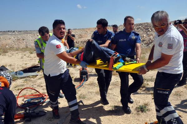 Feci kaza! Hayatını kurtarabilmek için her şeyi yaptı - Resim: 2