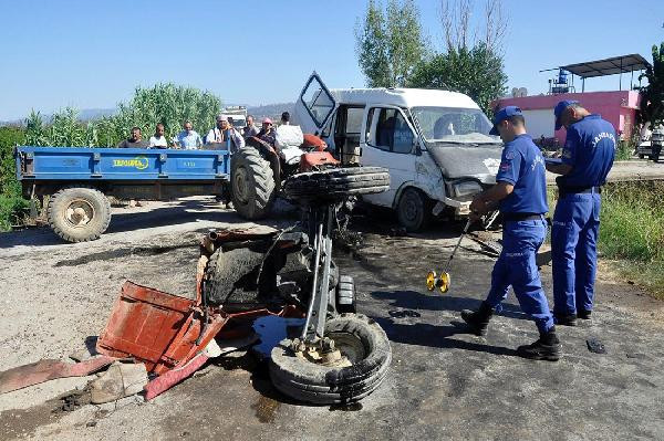 Tarım işçilerini taşıyan iki araç çarpıştı: Çok sayıda yaralı var! - Resim: 2