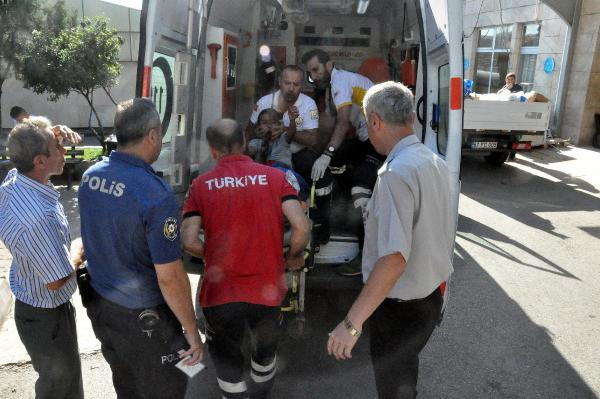 5 metreden düşen çocuğun başına demir çubuk saplandı! - Resim: 4