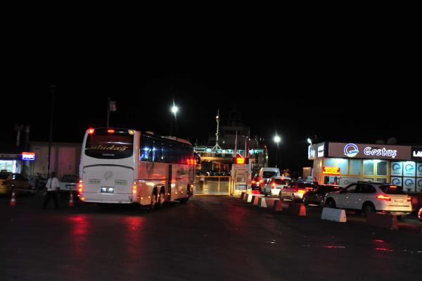 Lapseki’de 3 kilometrelik feribot yoğunluğu! - Resim: 2