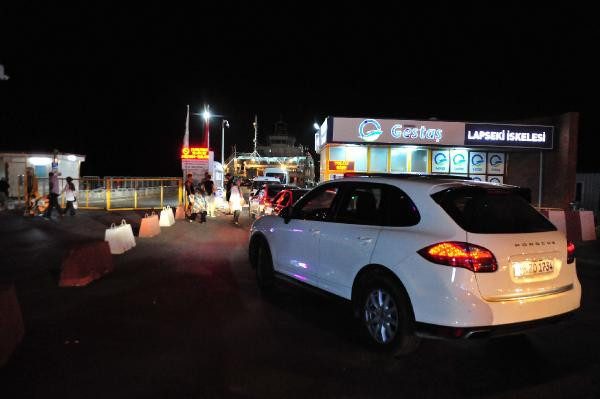 Lapseki’de 3 kilometrelik feribot yoğunluğu! - Resim: 4