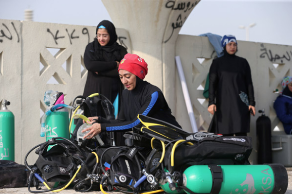 Suudi kadınlar plaja böyle geldiler! İşte sıradışı kareler - Resim: 1