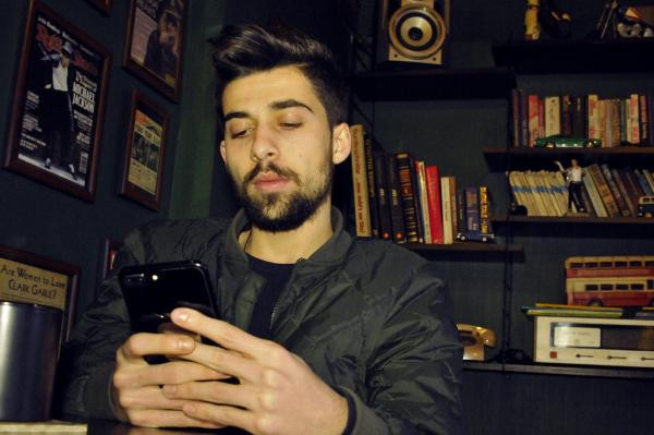 Dan Bilzerian davet ettiği Türk gencin hesabına para yolladı - Resim: 1