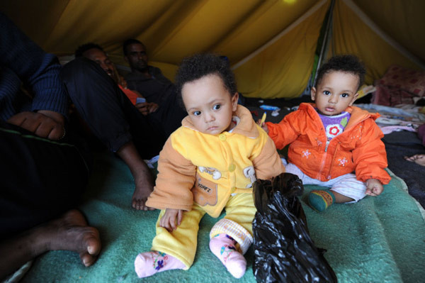 Libya'dan kaçışın dramatik görüntüleri  - Resim: 2