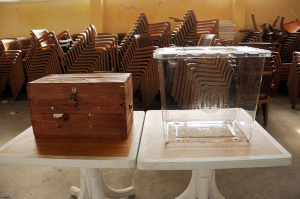 2011 model şeffaf oy sandıkları - Resim: 2