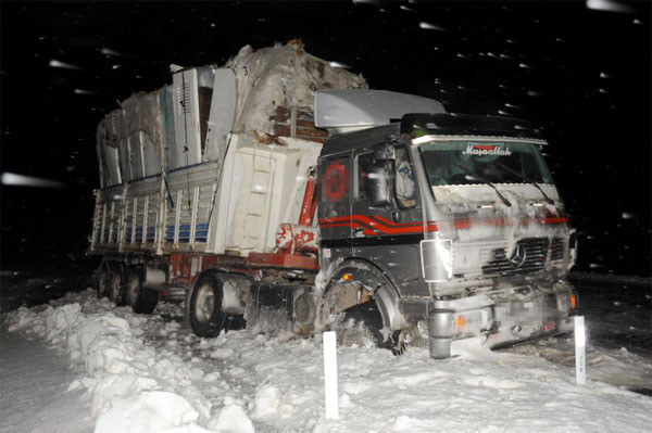 Yolcu otobüsü devrildi - Resim: 4