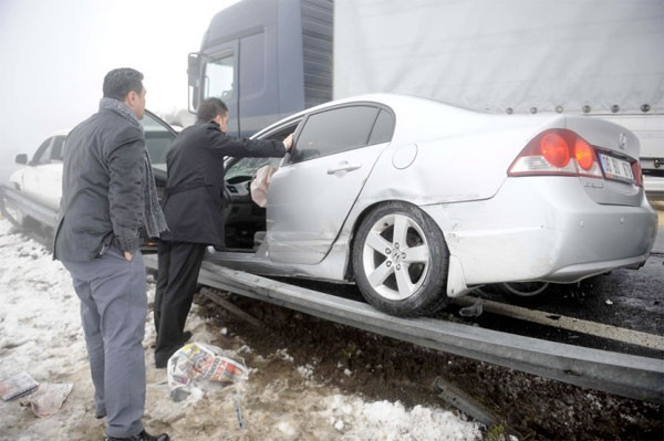 20 araç birbirine girdi - Resim: 1