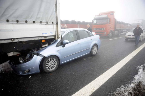 20 araç birbirine girdi - Resim: 2