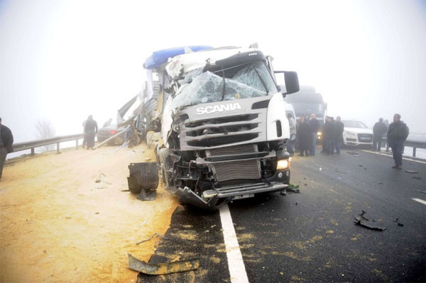 20 araç birbirine girdi - Resim: 4