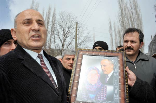 Albay Çiçek annesinin cenazesinde - Resim: 2