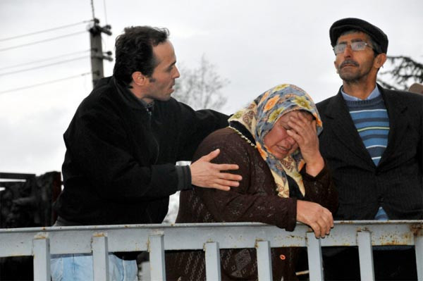 Köprüde acı dolu bekleyiş - Resim: 1