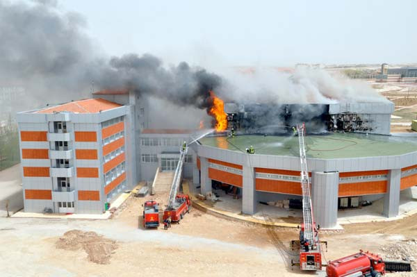 Üniversitede korkutan yangın - Resim: 2