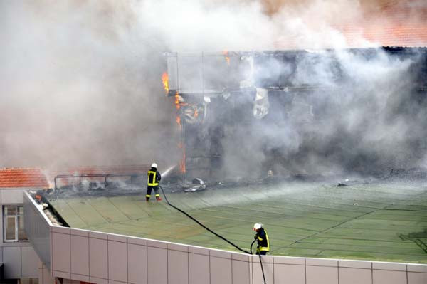 Üniversitede korkutan yangın - Resim: 3