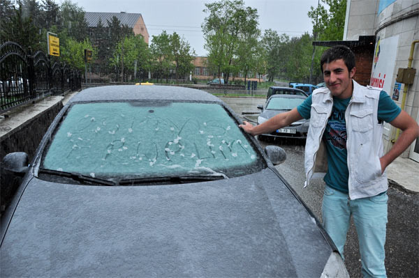 Erzurum'da lapa lapa kar yağdı - Resim: 1